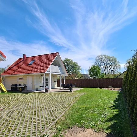 Kasekese Holiday Home With Sauna And Garden Kuressaare Ngoại thất bức ảnh