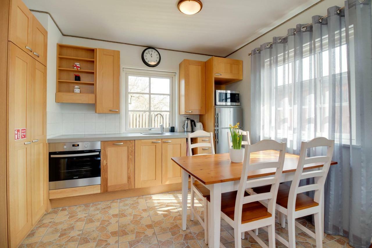 Kasekese Holiday Home With Sauna And Garden Kuressaare Ngoại thất bức ảnh